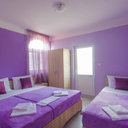 Apartments Astel Bar Bagian luar foto