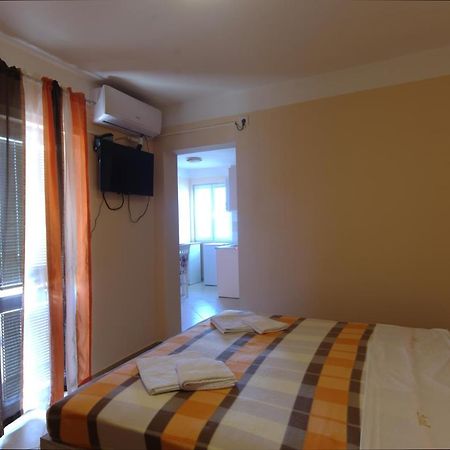 Apartments Astel Bar Bagian luar foto
