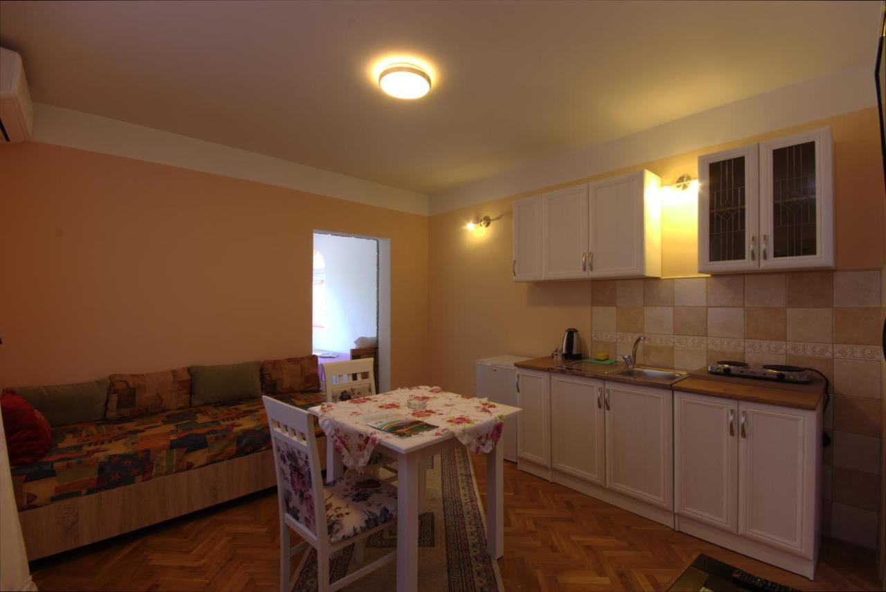 Apartments Astel Bar Bagian luar foto