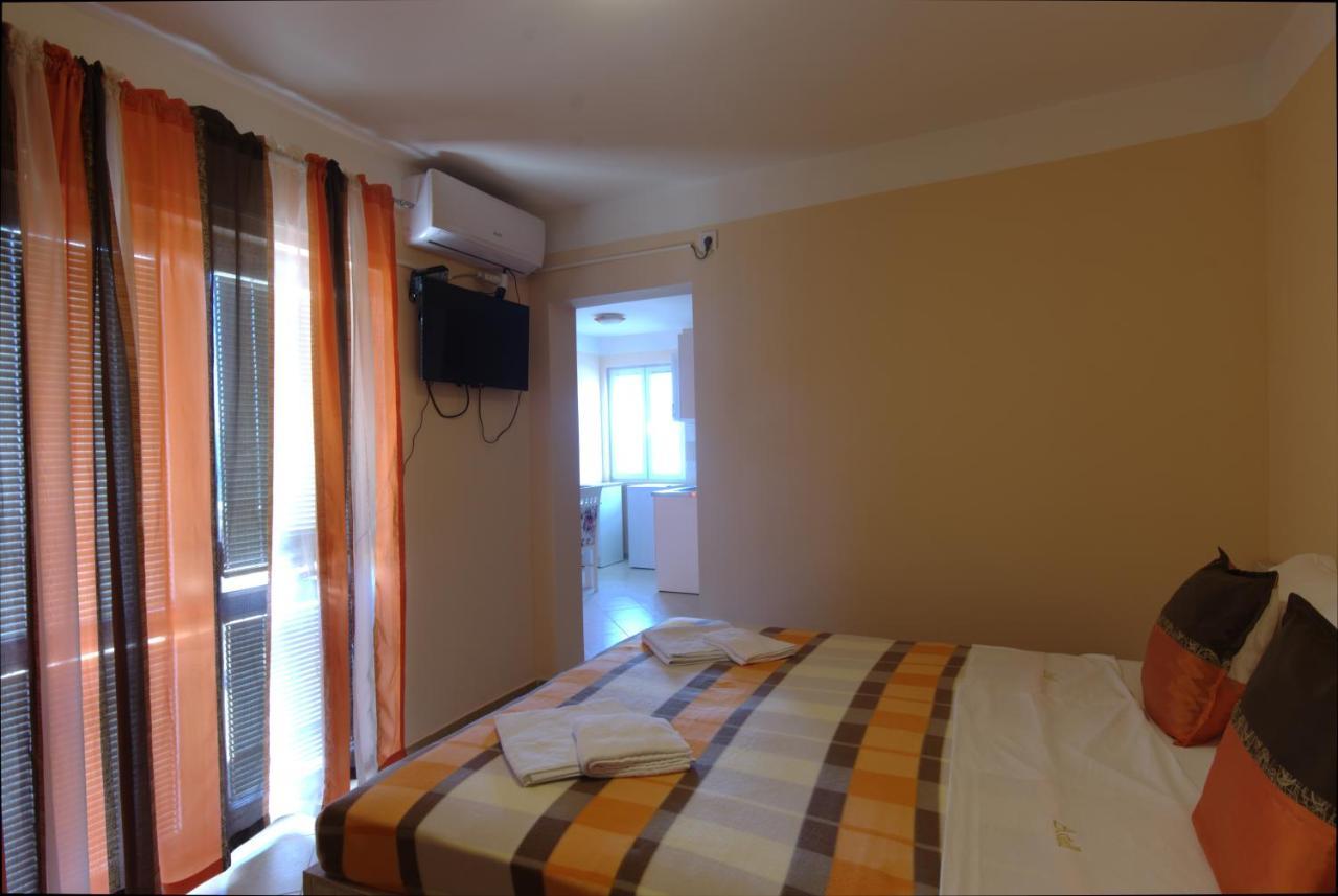Apartments Astel Bar Bagian luar foto