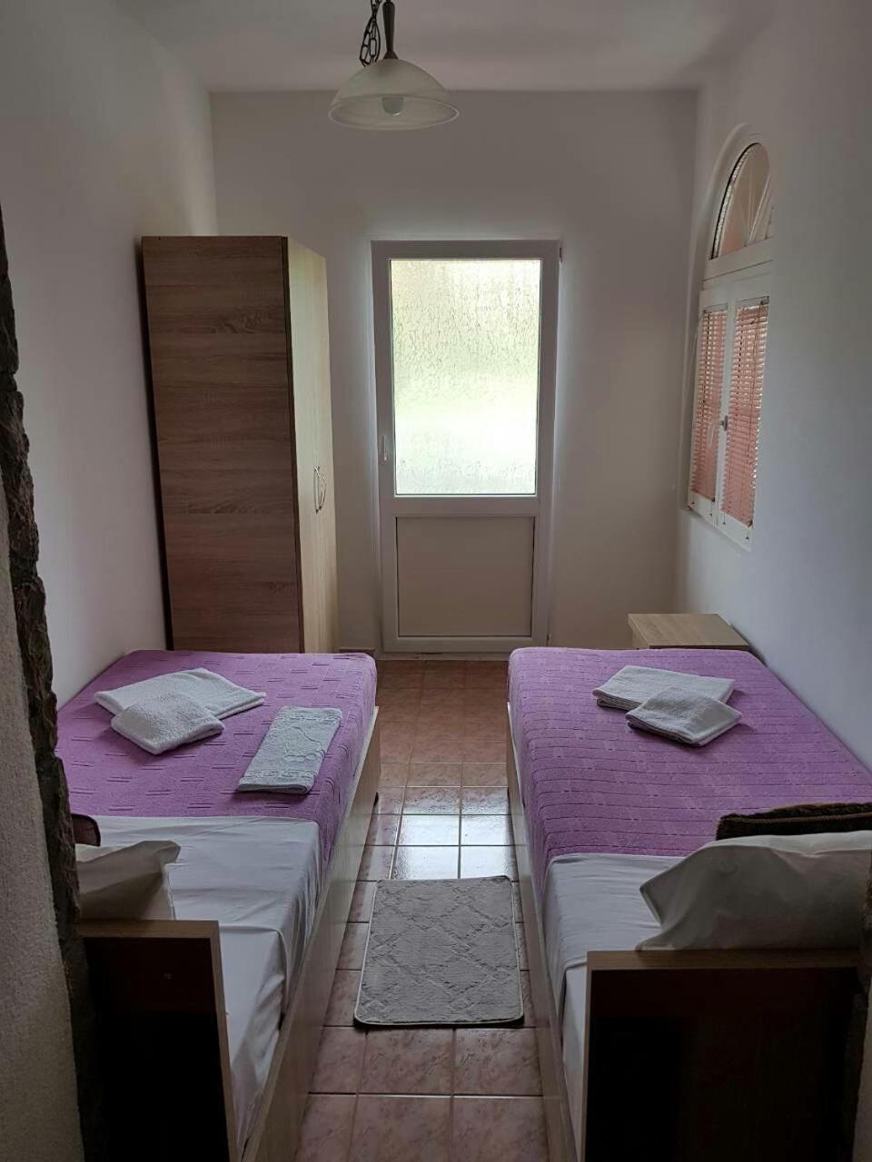 Apartments Astel Bar Bagian luar foto
